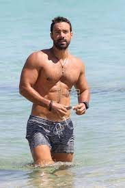 Από το survivor στο νέο ριάλιτι του alpha με… ζευγάρια. Sakhs Tanimanidhs Xristina Mpompa Oi Diakopes Toys Sthn Mykono Ligo Prin Anaxwrhsoyn Gia Thn Eyrwph Pics