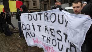Marc n'aurait commencé à parler que vers 20 décembre 2003: Les Victimes De Marc Dutroux Et Leurs Proches Repoussent La Main Tendue Par Son Avocat