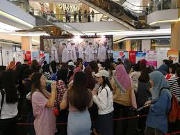 Maybe you would like to learn more about one of these? Malaysian Kpop Fans Fans Flock To Atria For Exo Concert Tickets