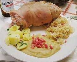 Berliner Eisbein Mit Sauerkraut Und Erbspuree Von Waldgeist17 Chefkoch Rezept Eisbein Mit Sauerkraut Sauerkraut Rezepte