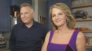 She is the daughter of jane elizabeth (novis), a photographer, and gordon hunt, a director and casting director. Helen Hunt Gives Update On How She S Doing Following Scary Car Accident Exclusive Entertainment Tonight
