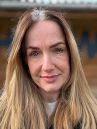 Robyn Stanley's Instagram, Twitter & Facebook