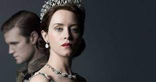 The crown portrays the life of queen elizabeth ii from her wedding in 1947 to philip, duke of edinburgh, until the early 21st century. ØªØ¹Ø±Ù Ø¹Ù„Ù‰ ÙØ±ÙŠÙ‚ Ø¹Ù…Ù„ Ù„Ù…Ø³Ù„Ø³Ù„ The Crown ÙÙ‰ Ù…ÙˆØ³Ù…Ù‡ Ø§Ù„Ø«Ø§Ù„Ø« Ø§Ù„ÙŠÙˆÙ… Ø§Ù„Ø³Ø§Ø¨Ø¹