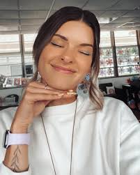 Spring has sprung and I am friggin here for it 🌸🌺🌼 also hi friends, hope  you're doing so well! #teacher #teacherootdshare #ootd #spring #firstgrade  #firstgradeteacher