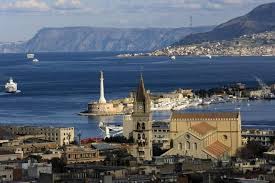 Messina resort sits idyllically on a gorgeous pebble beach and will delight you with its outstanding sunsets. Stretto Di Messina Il Porto Di Messina Uno Dei Due Porti Naturali D Italia Bild Von Strada Panoramica Dello Stretto Messina Tripadvisor