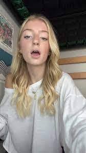 Adele Farr's Instagram, Twitter & Facebook