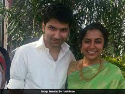 Mani ratnam news, gossip, photos of mani ratnam, biography, mani ratnam girlfriend list 2016. Filmmaker Mani Ratnam S Son Nandan Robbed In Italy