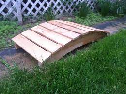 Arched Garden Bridge Made From Pallet Wood Arched Garden Bridge Garden Bridge Pallet Bridge