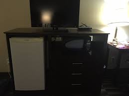 Free wi fi is featured in the rooms, and a night club, free parking and a restaurant are also provided on site. Tv Fridge Microwave Router And Desk Picture Of Coliseum Inn Edmonton Tripadvisor
