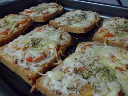 Kulit / roti pizza merupakan adoana dasar dari terbentuknya sajian pizza. Resepi Pizza Tuna Roti Gardenia Resepi Merory Sedap Betul