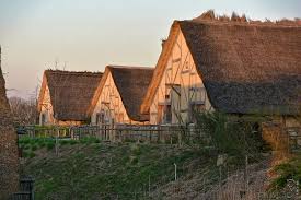 Les Toits De Chaume Au Puy Du Fou Puy Story Toit De Chaume Puy Du Fou Puy