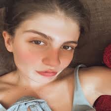 Türk dizi, sinema ve tiyatro oyuncusu. Tovbeler Olsun Dizisi Aylin Naz Cagla Irmak Burcu Ne Biyografi Sitesi