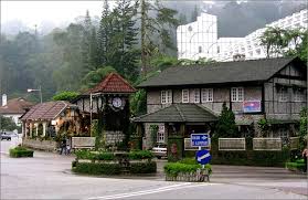 Di dalam gunung yang berketinggian 486 meter ini terdapat 25 buah gua yang sering mendapat kunjungan orang ramai iaitu gua terang bulan, gua kelam, gua jebak puyuh, gua gudang kelawar, gua tapa, gua kolam, gua merlap, dan banyak lagi. Senarai Tempat Pelancongan Menarik Di Pahang Malaysia Www Sobriyaacob Com