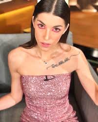 06 ιουν 2021 12:08 webtv. Anna Maria Bellh Pozarei Toples Plai Sto Agori Ths Ta Nea