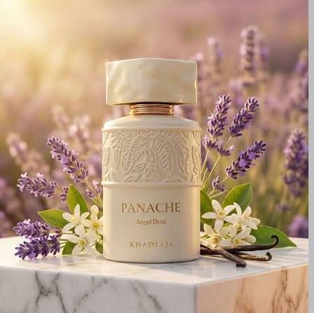 Apresentando Panache Angel Dust. Elegância. Energia. Obsessão. O aroma que define um momento - onde a mandarina brilhante se derrete em baunilha deliciosa e groselha vermelha com um coração de tuberosa cremosa,
