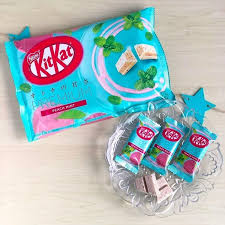 Kit Kat Premium Citrus Mint Limited Seasonal Special Edition 12 Pieces Made In Japan Takaski Com Kit Kat Japanese Sweets Japanese Chocolate