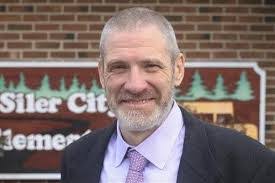 Larry Savage's Instagram, Twitter & Facebook