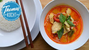 In der küchenmaschine fein zerkleinern, dann in den schmortopf geben; Rotes Thai Curry Mit Huhn Rezept Aus Thailand Thomas Kocht Youtube