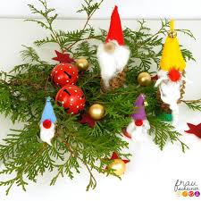 Wie ihr aus zapfen niedliche wichtel basteln könnt zum basteln der wichtelanhänger braucht ihr: Weihnachts Wichtel Frau Scheiner