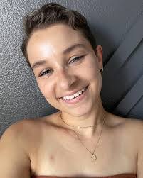 Sandra Maughan's Instagram, Twitter & Facebook