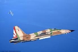 Vfc 111 Sundowners F 5e Tiger Engages Close In W Hornet Fighter Jets Fighter Fighter Aircraft