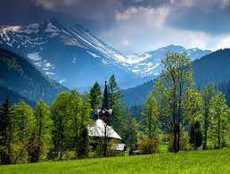 Situado en europa central, limita al norte con polonia, al este con ucrania, al sur con hungría. Una Exposicion Descubre Los Paisajes Y Cultura Eslovacos Katoikos