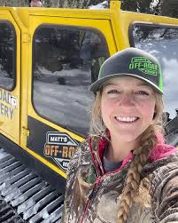 First job this year with the snow cat! Snow is always fun to play in!  #mattsoffroadrecovery #offroading #snow #snowcat #snowangel