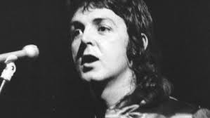 Watch Brent Cobb Perform 'Keep 'Em On They Toes' On Taylor Guitars Acoustic  Sessions