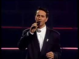 Ketil stokkan and his song romeo ended on a 12 place this clip is from the orginaly norwegian broadcasting :). Eurovision 1990 Norway Ketil Stokkan Brandenburger Tor
