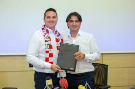 Podravka je preko zagrebačke burze obavijestila javnost da je predsjednica uprave martina dalić kupila 200 dionica koprivničke kompanije po cijeni od 604 kuna po dionici. Zlatko Dalic Postao Brand Ambasador Podravke Podravka
