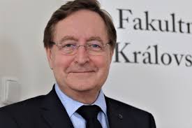 Ministr zdravotnictví petr arenberger (za ano) v úterý rezignuje na svou funkci. Investice Do Traumacentra Fnkv By Byl Dobry Prispevek K Rozbehu Ceske Ekonomiky Rika Profesor Arenberger Zdravotnicky Denik