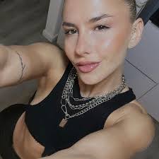 Emily Raya's Instagram, Twitter & Facebook