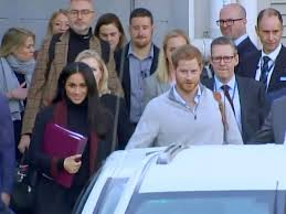 Sowohl während dieser flitterwochen als auch danach im alltag werden sie beim. Prinz Harry Und Meghan Auf Reise In Australien Blick