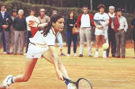 Leo, vero y los panelisas leen las últimas novedades de las revistas, notas, entrevistas, fotos y toda la actualidad de la farándula. Un Gesto De Grandeza El Dia Que Gabriela Sabatini Espero Que A Su Rival Se Le Pasara El Ataque De Higado La Nacion