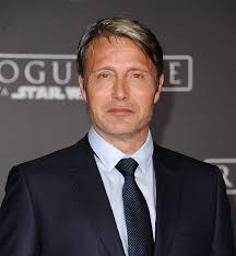 Hey, doesn't that look like [famous person]?"