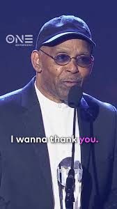 Ron Isley Gives Frankie Beverly His Flowers