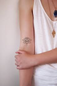 In mandala tattoo designs things between circles are equivalent. 1001 Ideen Und Inspirationen Fur Ein Lotusblume Tattoo