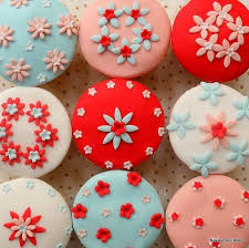 La Ronde Des Fleurs Beau Gateau Cupcakes Jolis Gateaux