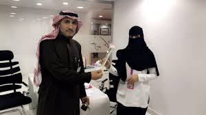 مـ سـ تـ شـ فـ ى الأمير عبدالعزيز بن مساعد A Twitter في اليوم العالمي للمرأة مدير مستشفى الأمير عبدالعزيز بن مساعد أ أحمد الشبرمي يوزع هدايا عينية للكادر النسائي بالمستشفى Https T Co Tg8euggnnw