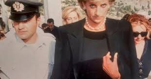 Maybe you would like to learn more about one of these? Otan H Prigkipissa Ntaiana Episkefthke Thn Eyboia To 1996 Ntymenh Sta Mayra Fwto Eviazoom Gr Eyboia News