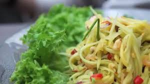 Mee segera adalah antara makanan 'emergency' yang disukai ramai. Kerabu Mangga