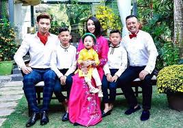 Hoa hậu đền hùng giáng my tham gia chuyến nghỉ dưỡng sang trọng, riêng tư cùng hà kiều anh và những người bạn. Gia Tháº¿ Khá»§ng Cá»§a Ä'áº¡i Gia CÆ°á»›i Hoa Háº­u Ha Kiá»u Anh 2sao
