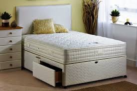 افكار بسيطة لفرش غرف النوم صغيرة المساحة Memory Bed Bed Home Decor