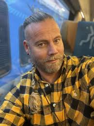 Kyrkorna laddar för Sveriges största midsommarfirande