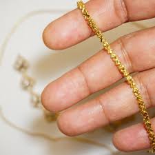 Gelang bangle adalah model gelang yang cukup popular terutamanya bangle emas. Ingin Gelang Untuk Tampil Elegan Ini Dia 9 Model Gelang Rantai Emas Dengan Desain Terkini