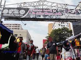 Antikacı ve çok yönlü mağaza. Penangkini 7 Pasar Karat Flea Market Popular Di Malaysia