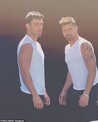 Ricky Martin publishes video completely naked, after separation from his husband - Telegrafi - Telegrafi