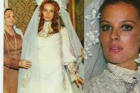 Hülya koçyiğit'in eşi, kızı ve torunları! Yesilcam Guzeli Hulya Kocyigit In Torununa Bakin Aslisah Alkoclar In Gelinlikli Hali Ayni Anneannesinin Gencligi Galeri Takvim