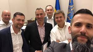 Список врачей, медсестер, санитарок, лаборантов и других медицинских работников, погибших во время пандемии ковид. Ravnenie Na Bajdena Kak Danilyuk Ryaboshapka I Klimkin Pytayutsya Vernutsya Vo Vlast Skelet Info