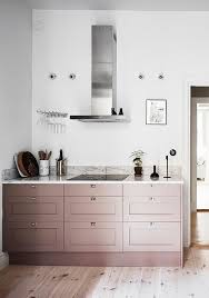Interesting Play Of Warm And Cool Tints Coco Lapine Design Minimalist Kitchen Design Kitchen Decor Modern Pink Kitchen Cabinets
